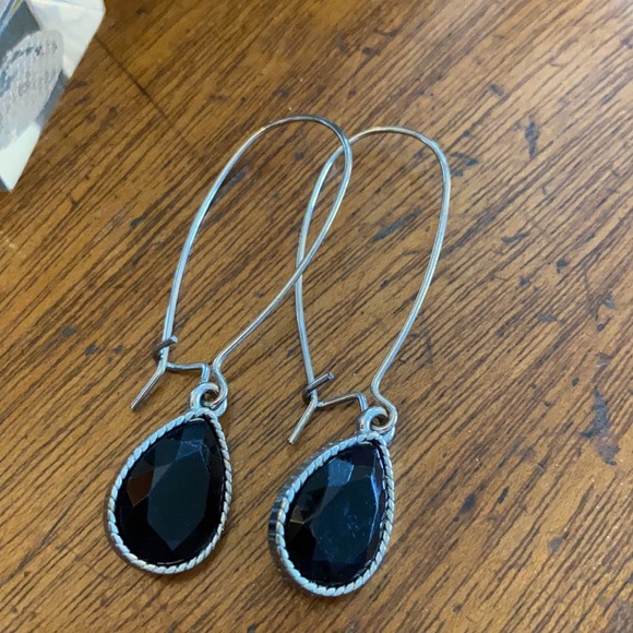 VINTAGE Black Crystal Silver Drop Earrings - Picture 5 of 8